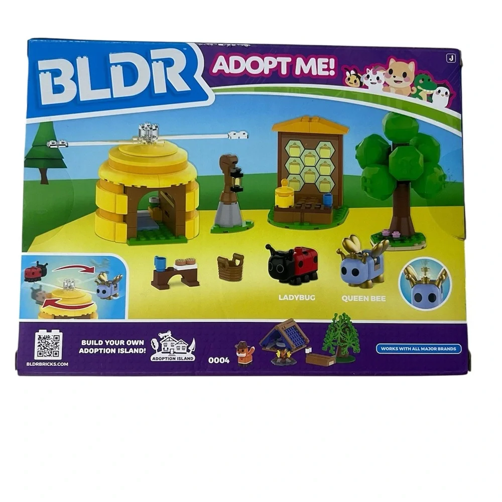 Adopt Me! Coffee Shop Interior with Queen Bee Building Set - 225pc
